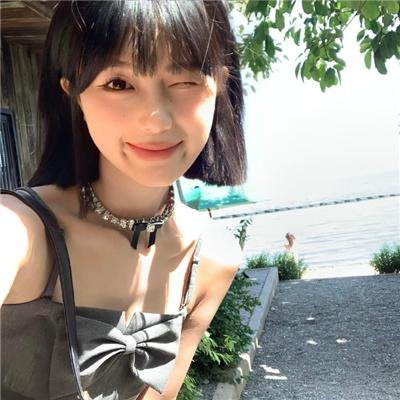 追梦的黎族女娃娃